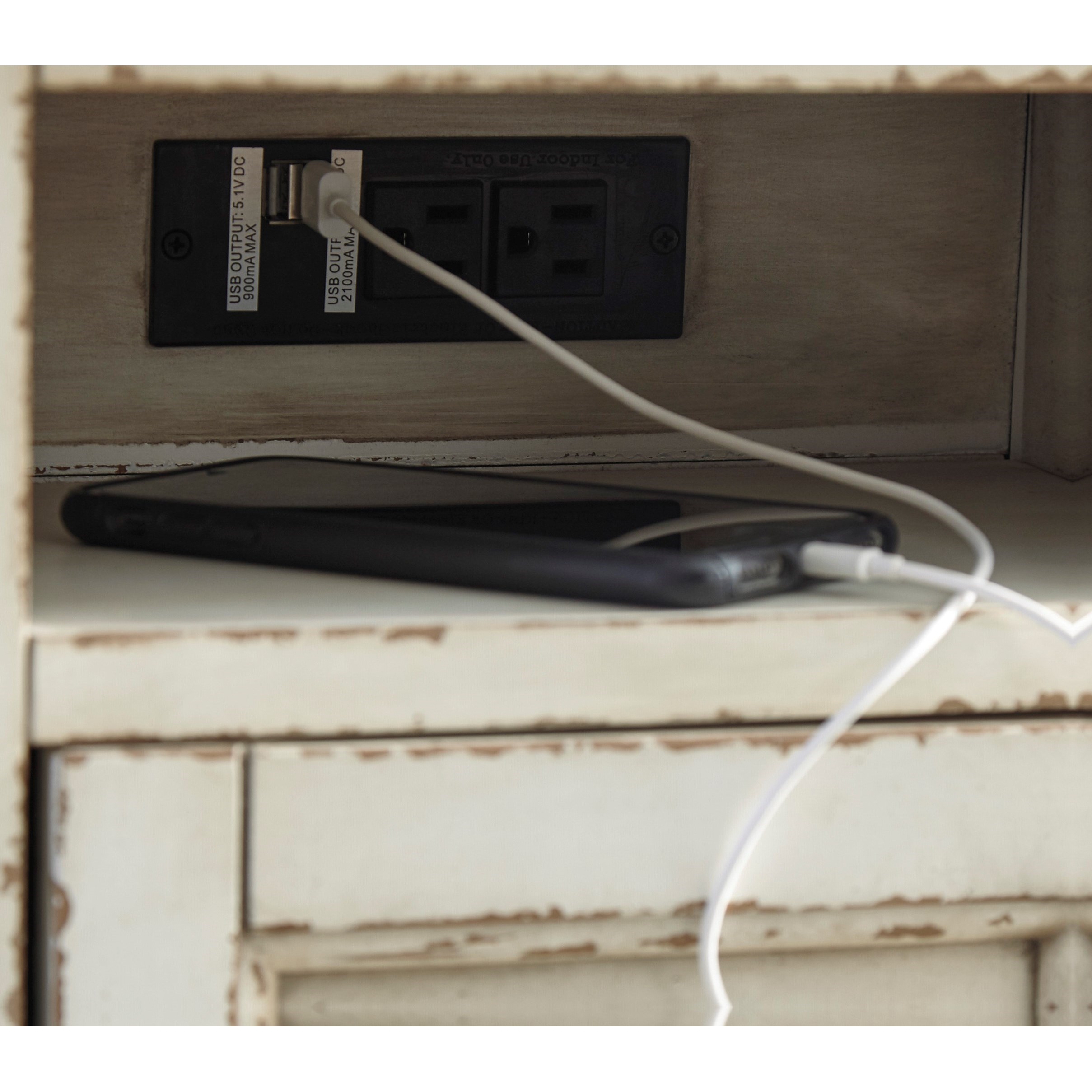 Signature Design by Ashley Realyn T5237 Cottage Chairside End Table with USB Ports Crowley